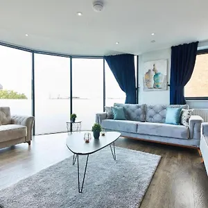 Greenwich Flat: O2, Cutty Sark, Maritime Museum, Thames Path Apartment