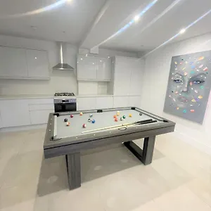 Brand New Build - 4 Bed Stunner! Villa
